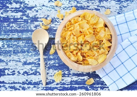 Corn flakes in bowl.