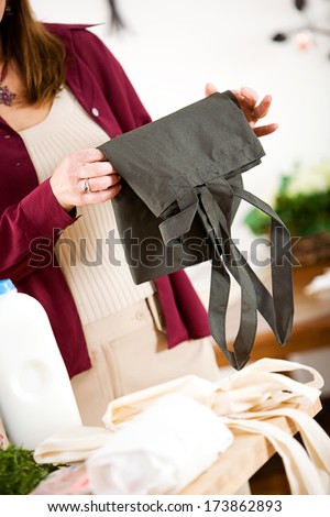 Reusable Bags: Folding Shopping Bags After Unpacking
