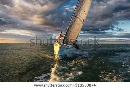 COWES, UNITED KINGDOM - AUGUST 16, 2015: Start of sailing yacht \