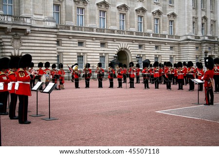 LONDON - SEPTEMBER 8: Musical performance by Royal Army Band of U.K. in the royal guard exchange ceremony before Buckingham Palace September 8, 2007 in London, England.