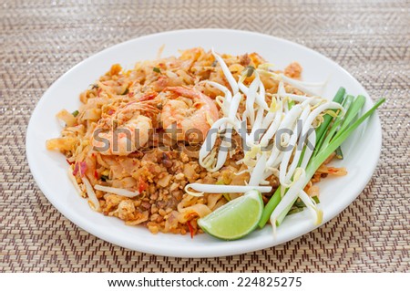 fried noodles thai style with prawns (pad thai), stir-fried thai noodles