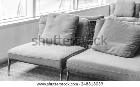 comfort chair (black and white, high light for show comfort situation)