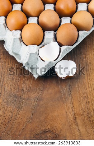 Brown chicken eggs with broken egg on wooden table