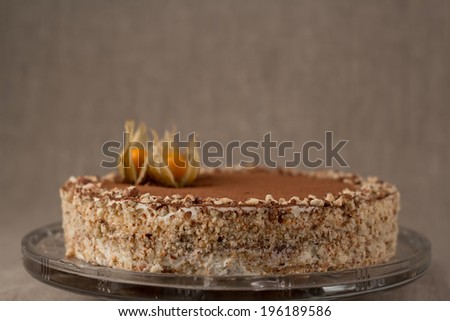 Cake with nuts, cream cheese based