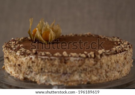 Cake with nuts, cream cheese based