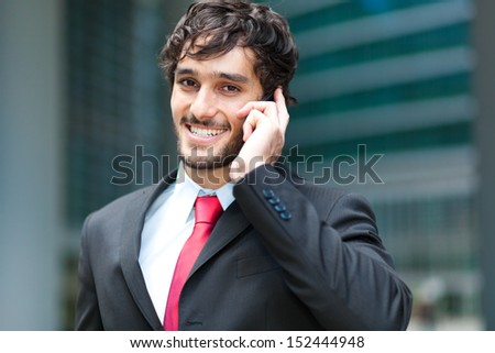 Young businessman on the phone in the city