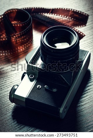Retro camera and photographic film