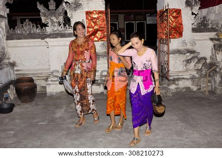 NUSA PENIDA, PROV. BALI, INDONESIA - AUGUST 20.2015:, Hindu woman during ceremonies, August 20. 2015  Toyopakeh,Nusa Penida provinz. Bali, Indonesia