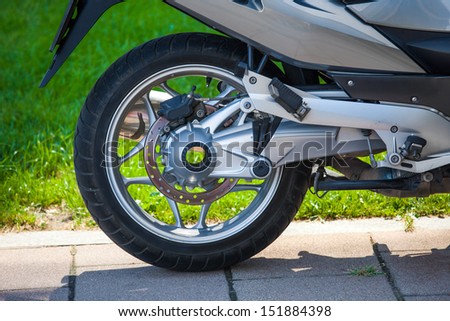 Motorbike rear wheel mechanism