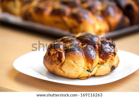 Sweat bread with raisins, chocolate chips and wallnuts