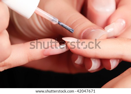 Painting finger nails