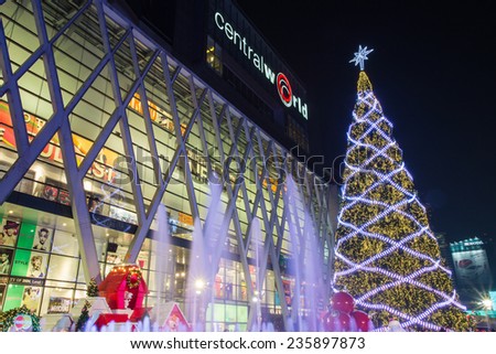 BANGKOK, THAILAND - NOVEMBER 30, 2014 : Big Christmas tree and snoopy doll at Central World shopping mall at night.