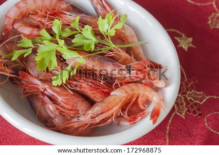 Raw red prawns with parsley ready to be cooked, in a special occasion, like Christmas