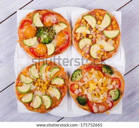 small vegetable pizza