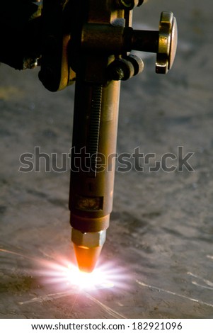 gas cutting on steel plate