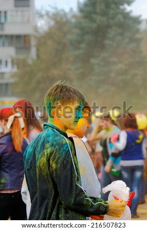 NIZHNY NOVGOROD. RUSSIA. SEPTEMBER 06, 2014. Guys and girls have fun at a Holi festival