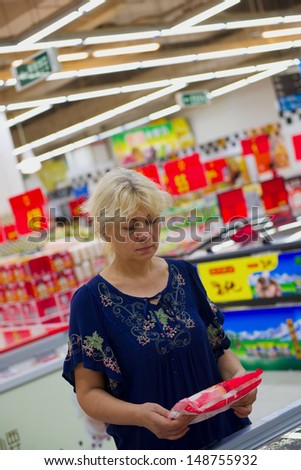 woman a shopping in store, chooses present