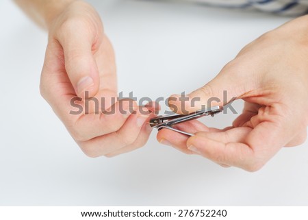 Man cuts nails following the hygiene