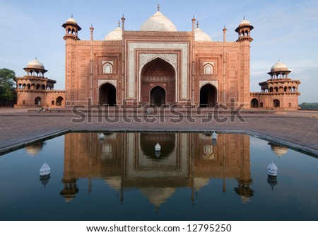 typical islamic architecture. this building is a part of the world\'s most famous architecture: Taj Mahal.