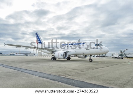 ROISSY, FRANCE - OCTOBER 10, 2014 : Airliner Airbus A319 from Air France waiting for review