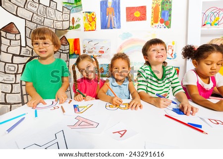 Group of little kids in early development class
