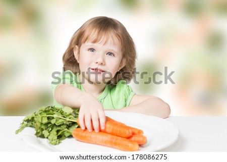Child eats a carrot, Girl wants to eat carrots, kid wants to eat carrots