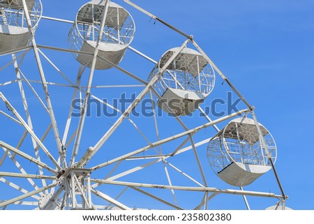 white ferris wheel at day .it can not use because have accident many time and have 1 child dead