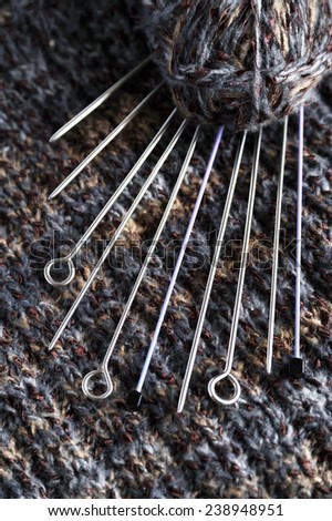 spokes and yarn for knitting on a melange knitted cloth
