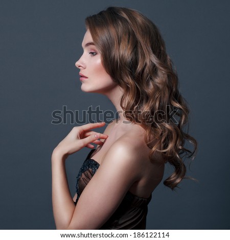 Beauty Model Girl with Long Healthy Wavy Hair and Perfect Makeup.
