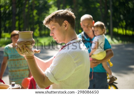 Various volunteers carried out in the park to them. Pushkin free training the art of pottery. Kiev. Ukraina.23.05.2015