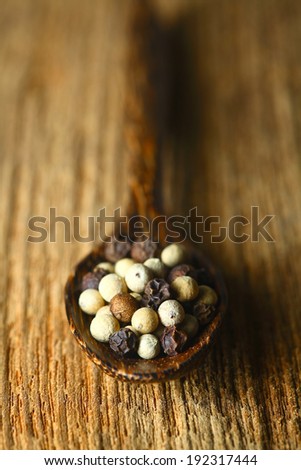 close up of the white pepper and black pepper.