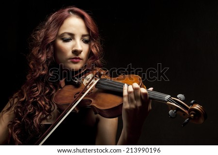 Portrait of violinist woman
