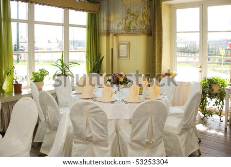set table in the dining hall