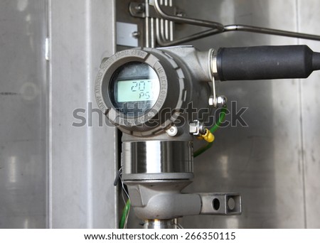 Pressure transmitter in oil and gas process , send signal to controller and reading pressure in the system.