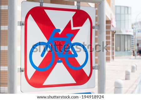 No parking sign for bicycles