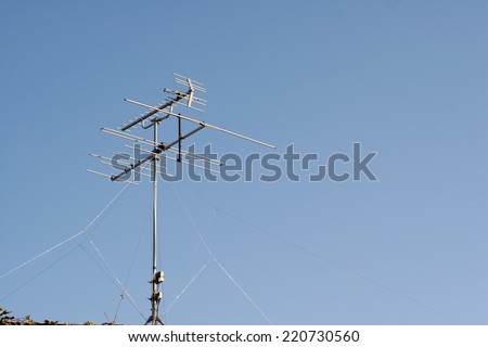 Japanese home TV antenna for both digital and analog media broadcasting