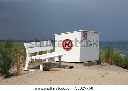 Entry to the beach, dogs no admittance sign.