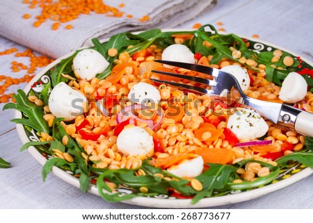 Red lentil salad with mozzarella and arugula