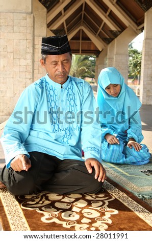 Islam Family Praying Islam Family Praying