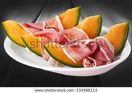Ham and melon on the white dish