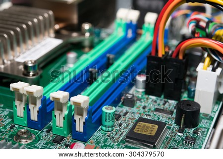 Memory slots on motherboard with chipset and wired connection