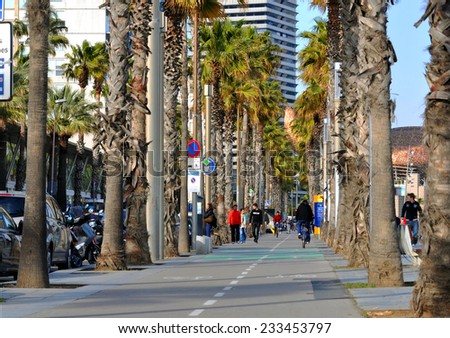 BARCELONA - MAR 08: many people walk and resting along side of famous Barceloneta sand beach on March 08.2014 in Spain