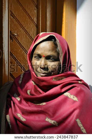 VARANASI - JAN 06:Traditional Indian woman in sari costume in Varanasi on January 06.2015 in India