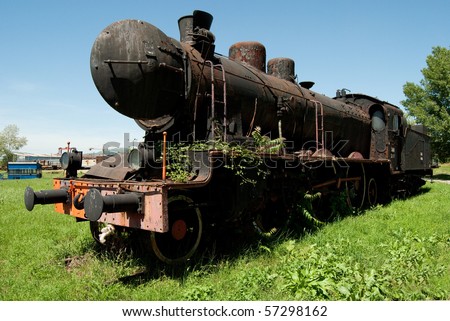 old locomotive exposed as a monument to the memory that is used to carrying it
