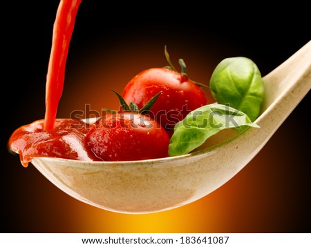 Basil pasta and tomato sauce, set