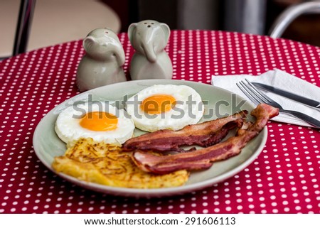 bacon and eggs breakast
