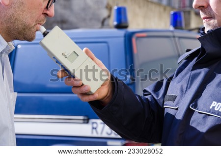 photo depicting clinical tests trzezewosci state driver by a policeman