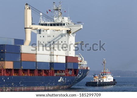 Container vessel and tug boat