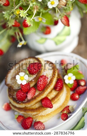 bouquet of strawberry and pancakes