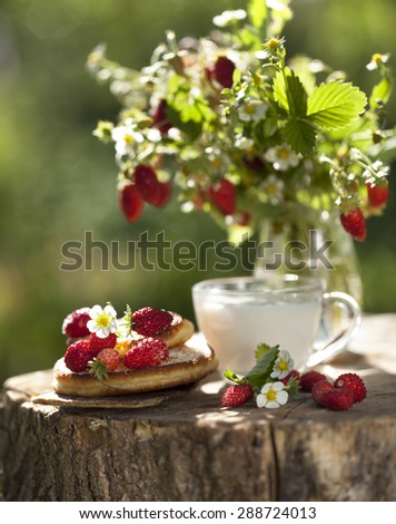 bouquet of strawberry and pancakes